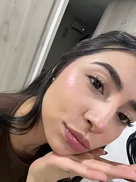 EmelyParker online show from April 4, 2026, 9:43 pm