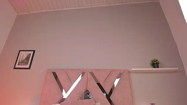 victoria becker  online show from February 2, 2026, 12:15 pm