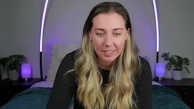 louiseberkeley online show from October 5, 2025, 11:01 am