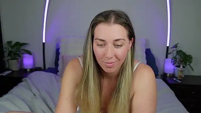 louiseberkeley online show from October 7, 2025, 12:50 pm