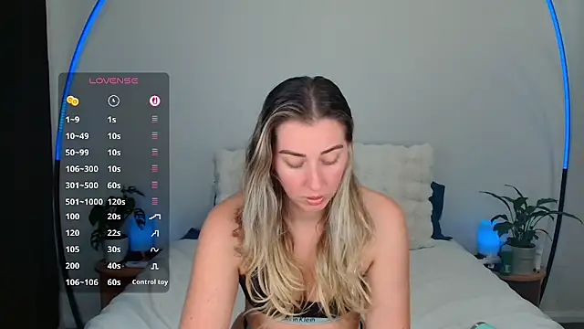 louiseberkeley online show from September 24, 2025, 7:48 am