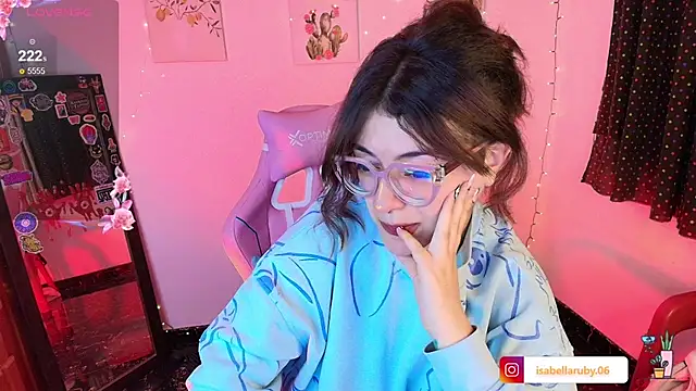 isaferrer06 online show from October 29, 2025, 4:11 am