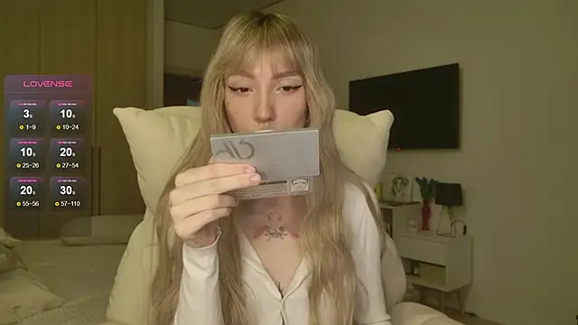 Lunainnk online show from March 14, 2026, 12:49 am