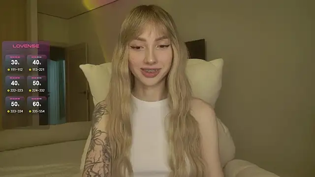 Lunainnk online show from April 28, 2026, 12:53 am