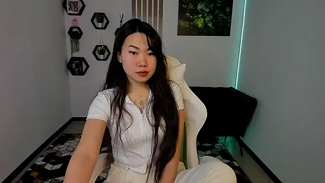 LunaPurrr online show from January 8, 2026, 11:00 pm