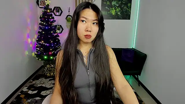 LunaPurrr online show from December 4, 2025, 11:37 pm