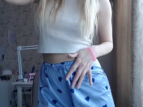 LollaxBunny online show from March 8, 2026, 8:39 am