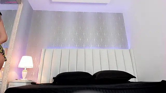 Mia-Medina online show from March 31, 2026, 7:49 pm