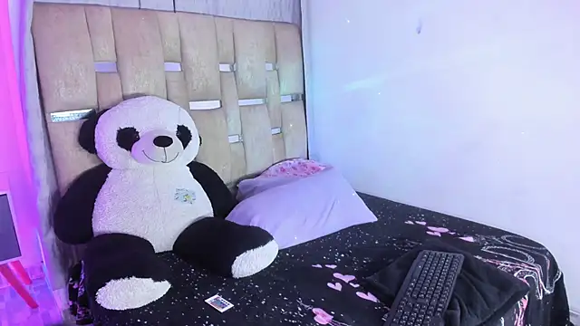 JulianaCarter online show from November 20, 2025, 8:20 pm