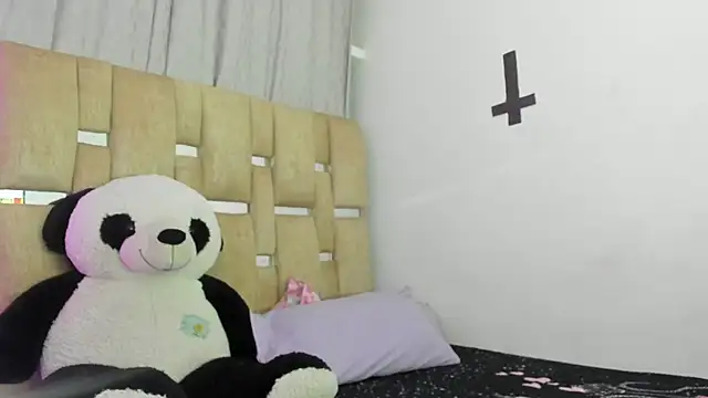 JulianaCarter online show from November 7, 2025, 7:40 pm