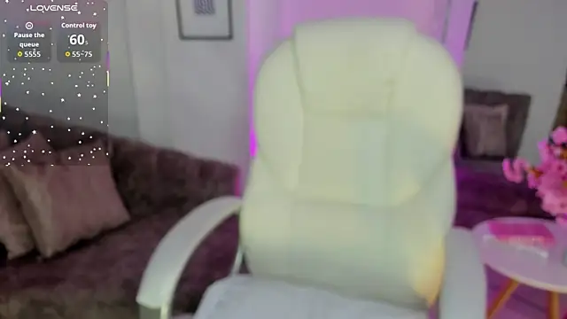 Snapshot of Melina_Rouge chatting on November 21, 2025, 6:40 pm Melina Rouge online show from November 21, 2025, 6:40 pm