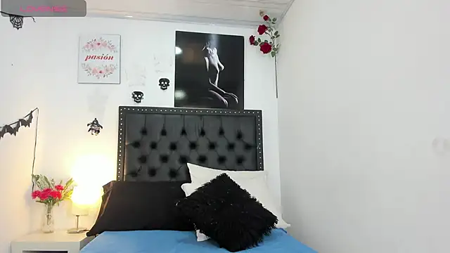 ScarlettVell online show from October 17, 2025, 7:15 pm