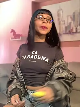 Snapshot of ZoeRaven_Pink chatting on October 2, 2025, 3:37 pm ZoeRaven Pink online show from October 2, 2025, 3:37 pm