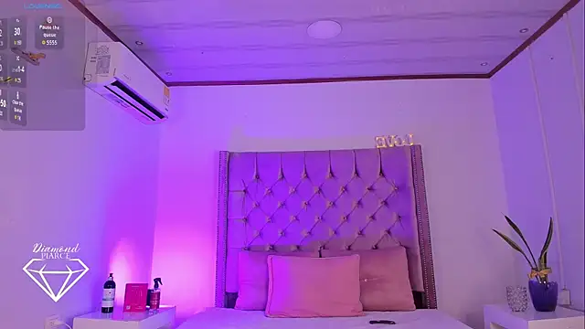 Diamond Piarce online show from September 28, 2025, 3:46 am