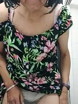 Emily de Carla online show from May 13, 2026, 1:51 pm