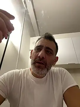 Snapshot of Skizzo6980 chatting on February 15, 2026, 2:12 am Skizzo6980 online show from February 15, 2026, 2:12 am