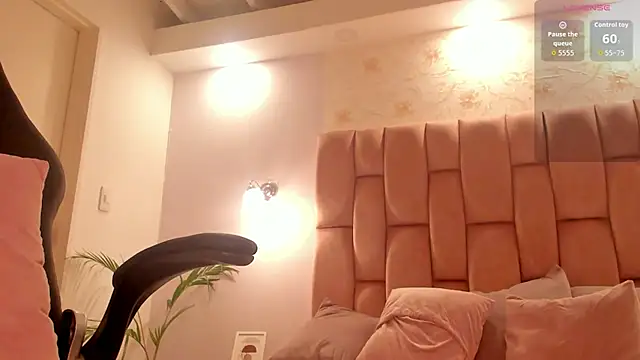 aishathornee online show from January 18, 2026, 1:14 pm