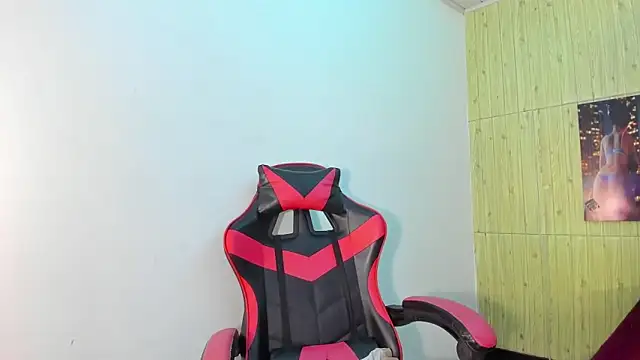 Raven Rouge  online show from October 5, 2025, 4:47 am