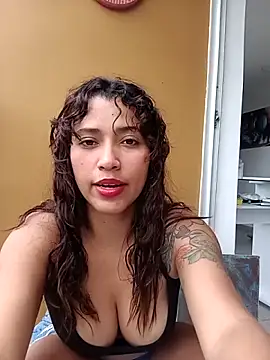 Snapshot of Vikyvoyeur chatting on March 6, 2026, 6:25 pm Vikyvoyeur online show from March 6, 2026, 6:25 pm