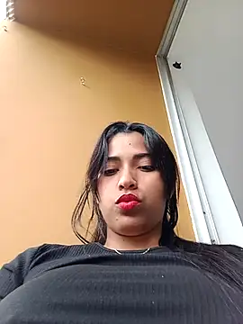 Snapshot of Vikyvoyeur chatting on April 13, 2026, 7:40 pm Vikyvoyeur online show from April 13, 2026, 7:40 pm