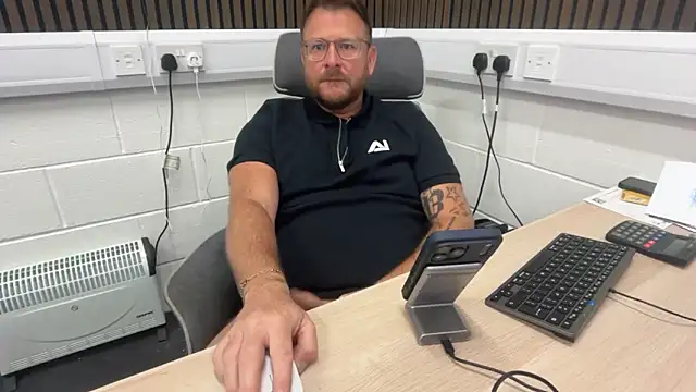 bilf1978 online show from June 4, 2026, 7:02 am