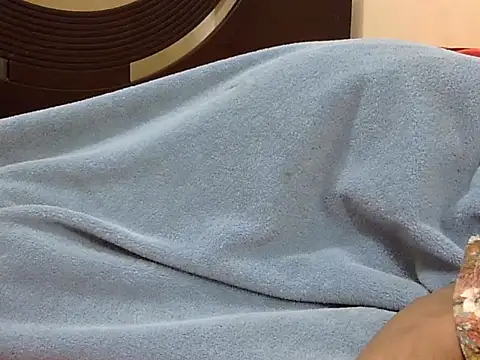 smallcuute online show from November 17, 2025, 11:31 pm