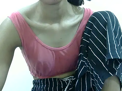 smallcuute online show from December 20, 2025, 12:08 pm