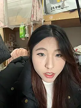 Snapshot of ououlovelove chatting on February 9, 2026, 2:15 pm ououlovelove online show from February 9, 2026, 2:15 pm