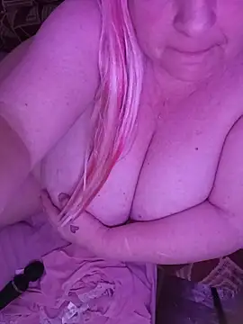 Snapshot of AnnStefani@xh chatting on May 18, 2026, 8:52 am AnnStefanixh online show from May 18, 2026, 8:52 am