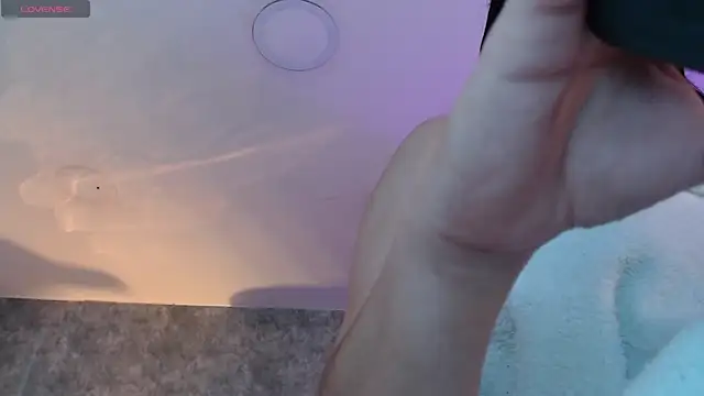 crystaldarliing online show from March 22, 2026, 5:36 pm