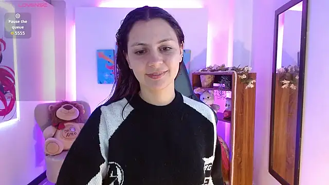 AlanaGarcia19 online show from December 19, 2025, 12:07 pm