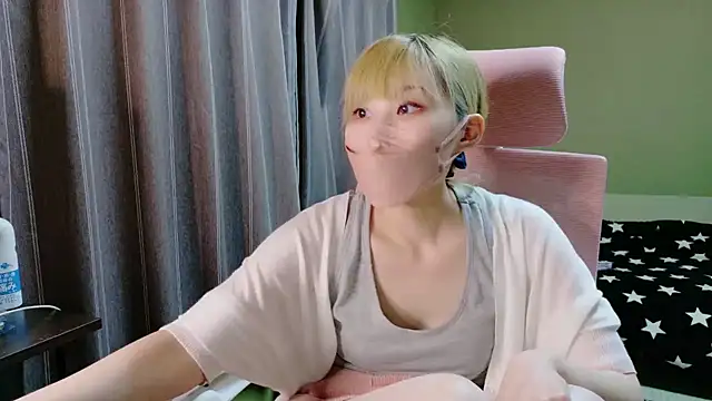 Snapshot of miyu0002 chatting on October 2, 2025, 3:15 pm miyu0002 online show from October 2, 2025, 3:15 pm