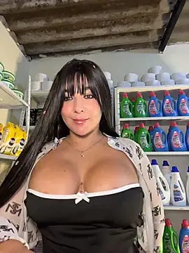 Snapshot of AlanaRouss chatting on July 9, 2026, 12:04 pm AlanaRouss online show from July 9, 2026, 12:04 pm
