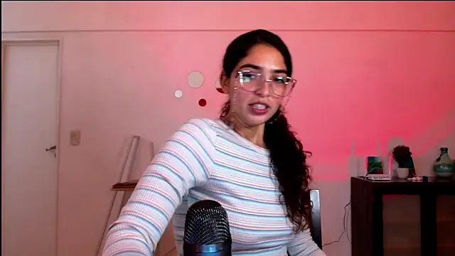 Snapshot of Ariagal chatting on October 14, 2025, 11:47 pm Ariagal online show from October 14, 2025, 11:47 pm