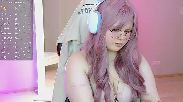 fillisfox  online show from February 2, 2026, 4:39 pm