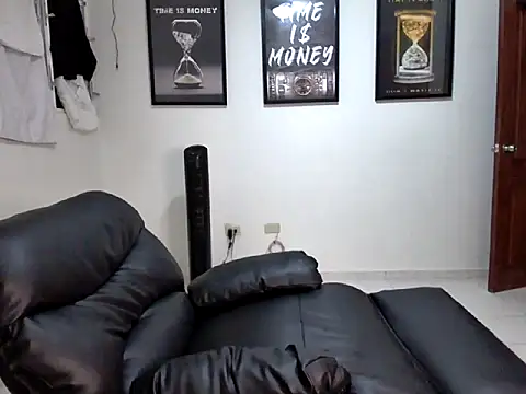 Dollarhot30 online show from April 14, 2026, 4:28 am