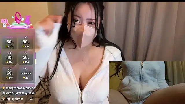 Snapshot of ___momo___0717 chatting on September 16, 2025, 2:29 pm momo 0717 online show from September 16, 2025, 2:29 pm