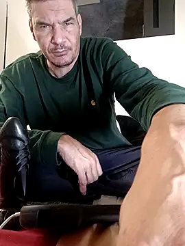 twitshe online show from November 24, 2025, 4:07 pm