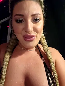 Snapshot of Blondie_Sasha chatting on October 8, 2025, 6:30 pm Blondie Sasha online show from October 8, 2025, 6:30 pm