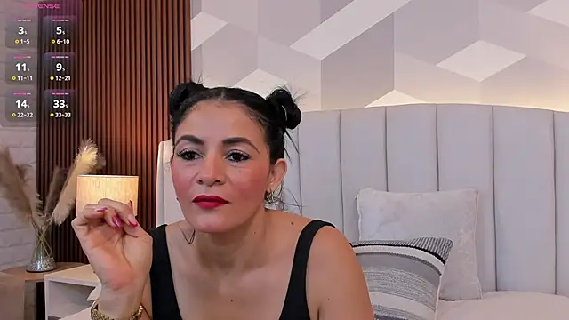 Snapshot of Mommy_Naughty chatting on October 17, 2025, 11:12 am Mommy Naughty online show from October 17, 2025, 11:12 am