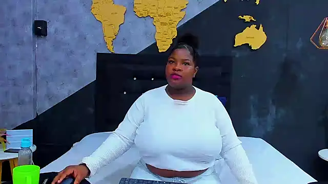 Maiam  Rossi online show from October 7, 2025, 1:34 pm