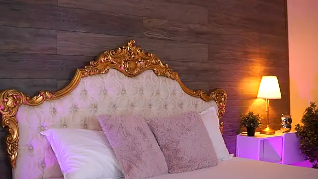 EllieRedd online show from October 13, 2025, 9:00 am