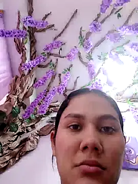 burbuja02 online show from November 8, 2025, 2:20 pm