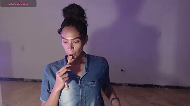 DonnaDidiamantti online show from October 2, 2025, 7:39 pm