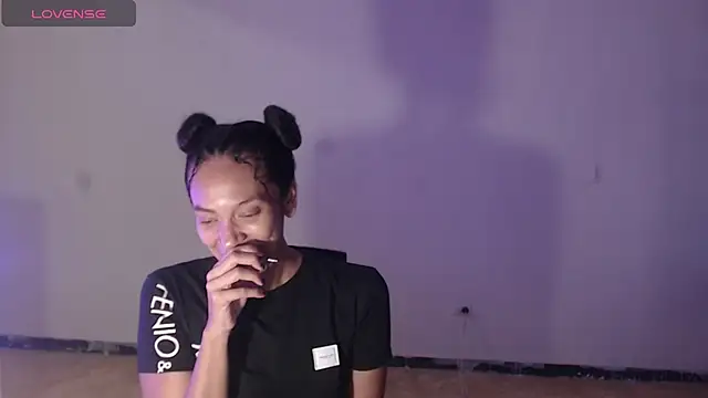 DonnaDidiamantti online show from September 30, 2025, 10:16 pm