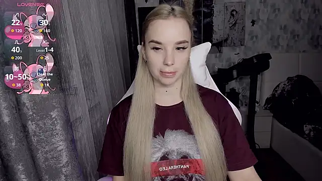 KiraKrox online show from November 22, 2025, 7:35 pm