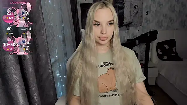 KiraKrox online show from November 20, 2025, 6:19 pm