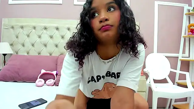 Snapshot of merlyaluna chatting on September 18, 2025, 9:18 pm merlyaluna online show from September 18, 2025, 9:18 pm