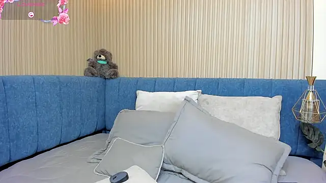 angel ponce online show from April 13, 2026, 7:07 pm