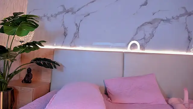 Celeste-Evanns online show from October 27, 2025, 8:10 pm